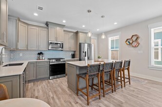 611 N Davis Hwy in Pensacola, FL - Building Photo - Building Photo