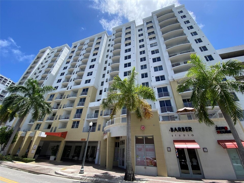 1830 Radius Dr, Unit 1004 in Hollywood, FL - Building Photo