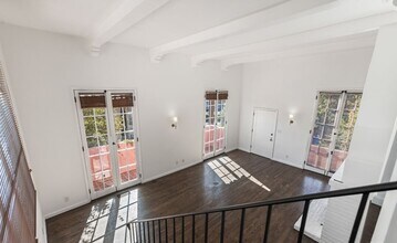 Las Orquideas in Los Angeles, CA - Foto de edificio - Interior Photo