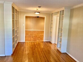 4907 Elm St in Bellaire, TX - Building Photo - Building Photo