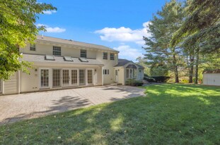 31 Coolidge Rd in Winchester, MA - Building Photo