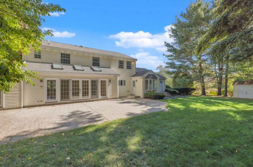 31 Coolidge Rd in Winchester, MA - Building Photo