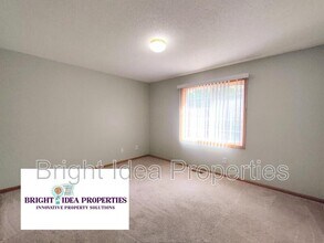 380 Gironde Ct in Woodbury, MN - Foto de edificio - Building Photo