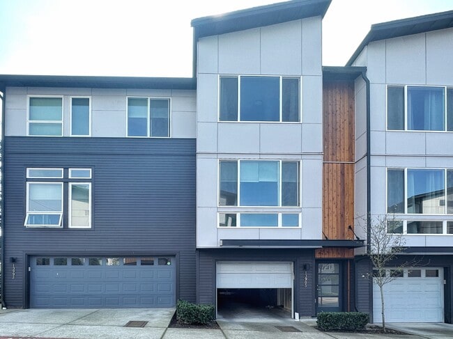 13985 NE 15th Ct in Bellevue, WA - Building Photo - Building Photo