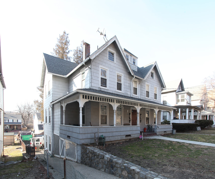 266 N Main St in Naugatuck, CT - Building Photo