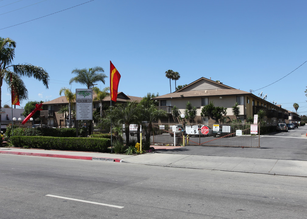 Sierra Garden Apartments in Bellflower, CA - Building Photo