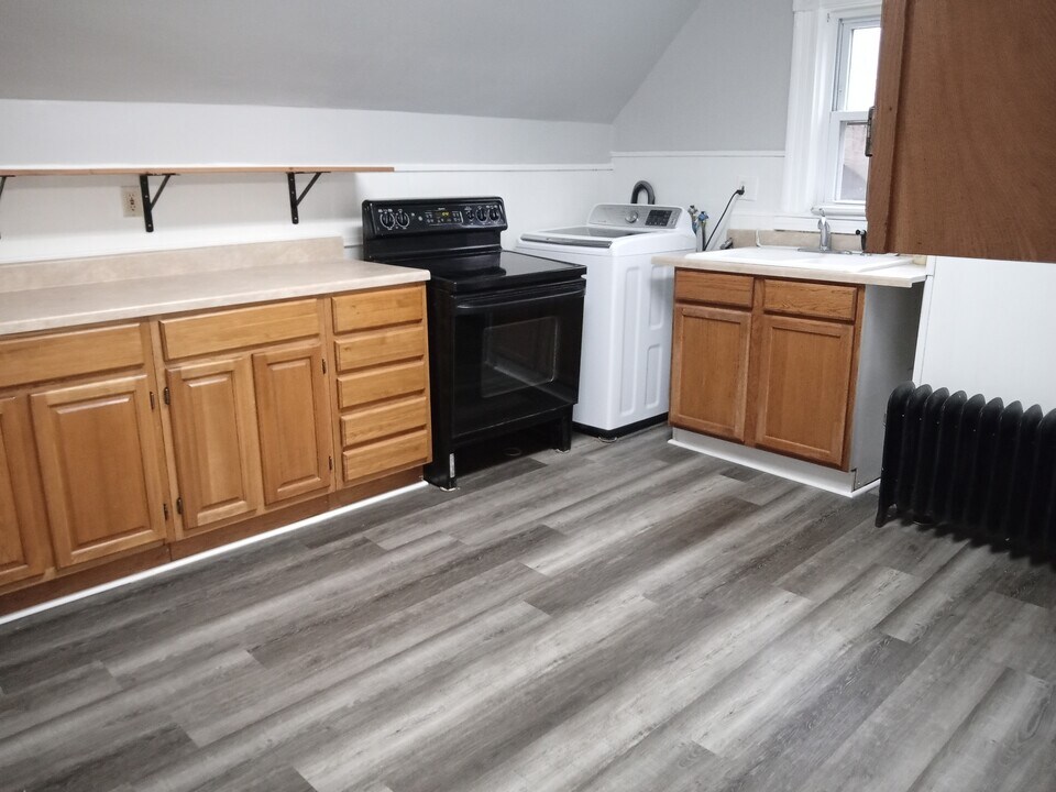 380 S Franklin St in Holbrook, MA - Building Photo
