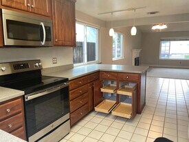 779 Oakmeade Dr in Vacaville, CA - Building Photo