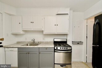5715 Fenwick Dr in Alexandria, VA - Building Photo - Building Photo