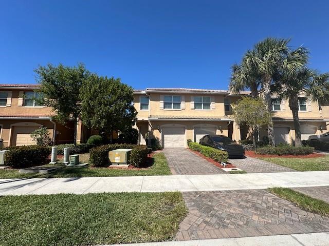 5770 Monterra Club Dr in Greenacres, FL - Building Photo