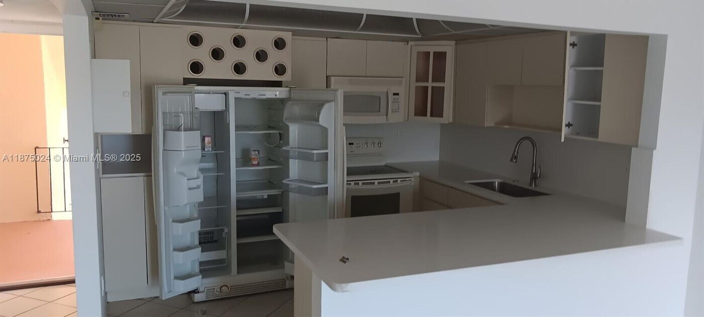 6780 W 2nd Ct in Hialeah, FL - Building Photo