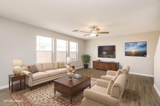 650 E Woodsman Pl in Chandler, AZ - Foto de edificio - Building Photo