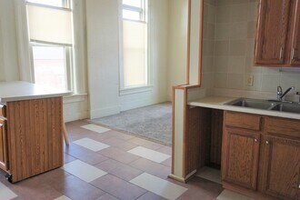 651 Wheeling Ave, Unit 3 in Cambridge, OH - Building Photo - Building Photo