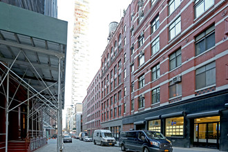 10 Leonard St in New York, NY - Building Photo - Building Photo