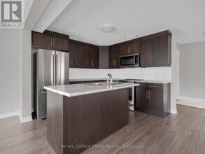 9573 Tallgrass Ave in Niagara Falls, ON - Building Photo - Building Photo