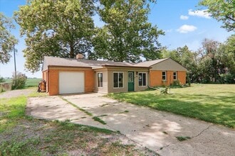 8428 County Rd 1060 E in Shirley, IL - Building Photo - Building Photo