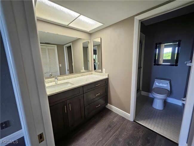 property at 7125 Lakeridge Ct