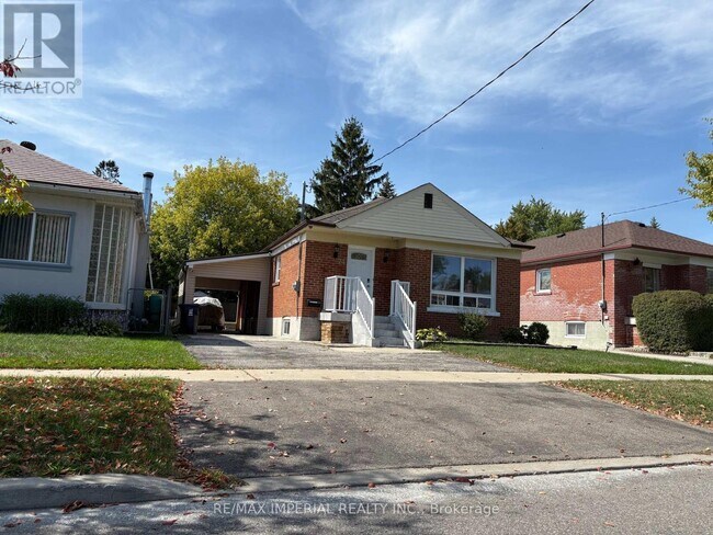 74 Wye Valley Rd in Toronto, ON - Building Photo - Building Photo