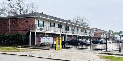 Pied Piper Apartments (Studio/1 Bath) in Baton Rouge, LA - Building Photo - Building Photo