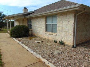 27005 Ranch Rd 12 in Dripping Springs, TX - Building Photo - Building Photo