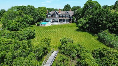 936 Cobb Rd W in Water Mill, NY - Building Photo - Building Photo