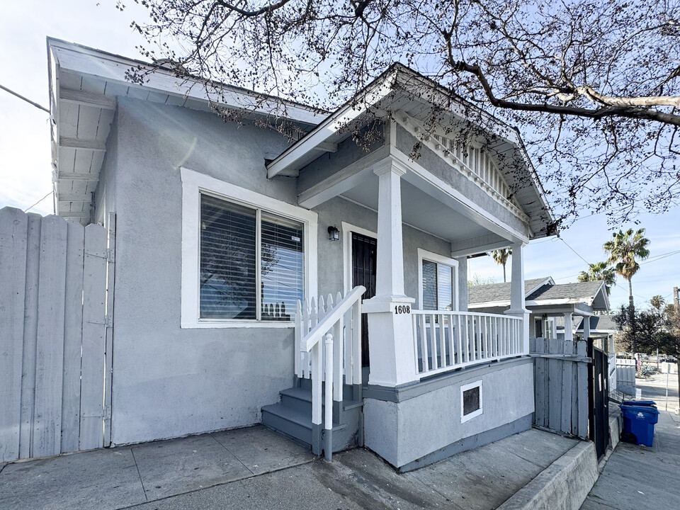 1608 Kearney St in Los Angeles, CA - Foto de edificio