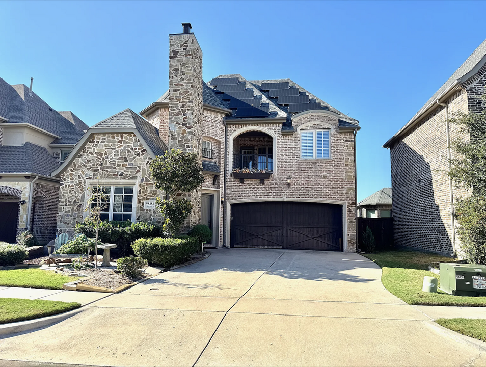 8252 Lindsay Gardens in The Colony, TX - Building Photo