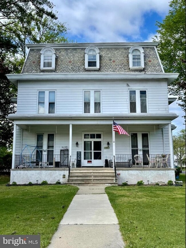 property at 125 W Commerce St