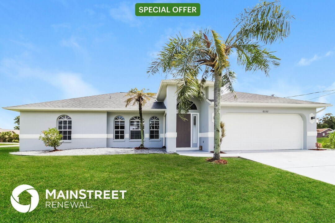 8332 Caloosa Rd in Ft. Myers, FL - Building Photo