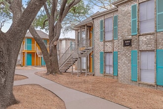 Inglewood Village Apartments in Houston, TX - Building Photo - Building Photo