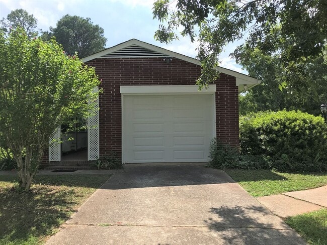 1012 Stockley St in South Hill, VA - Building Photo - Building Photo