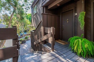 906 N Kings Rd, Unit #1 in West Hollywood, CA - Building Photo - Building Photo