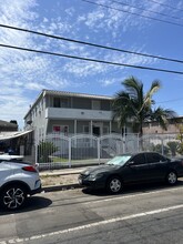 714 E 108th St in Los Angeles, CA - Foto de edificio - Building Photo