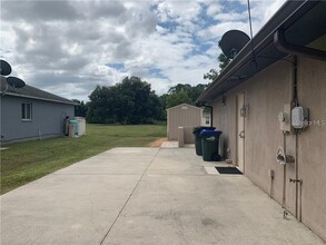 5003 Charmer Ln in North Port, FL - Foto de edificio - Building Photo