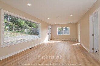 6850 S 133rd St in Seattle, WA - Building Photo - Building Photo