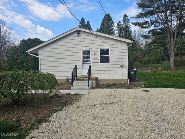 3797 Everett Rd in Richfield, OH - Foto de edificio - Building Photo