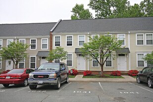 1039 Carrington Pl in Charlottesville, VA - Building Photo
