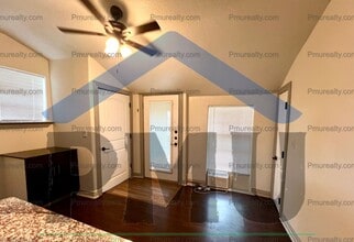 9106 S Polk St in Dallas, TX - Building Photo - Building Photo