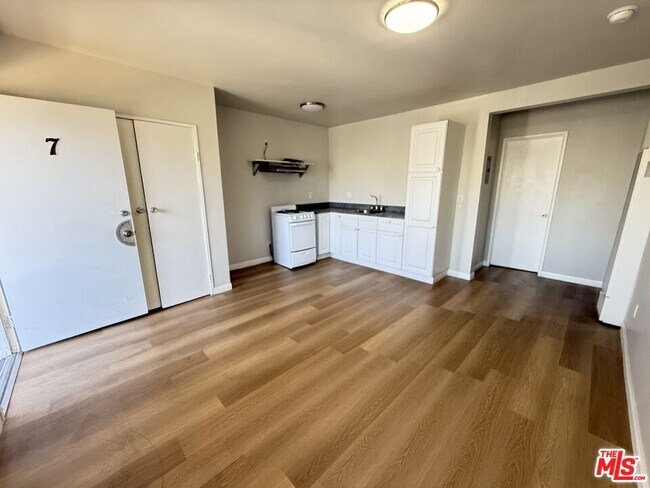 1138 S Mariposa Ave in Los Angeles, CA - Building Photo - Building Photo