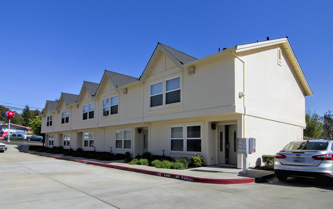 18937 Lake Chabot Rd in Castro Valley, CA - Building Photo - Building Photo