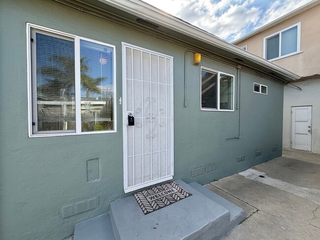 4382 McClintock St in San Diego, CA - Building Photo - Building Photo