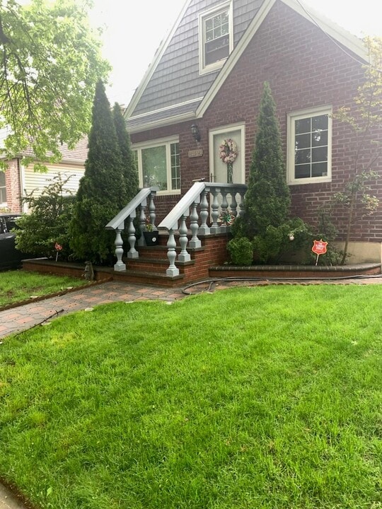 244-23 86th Rd in Queens, NY - Building Photo