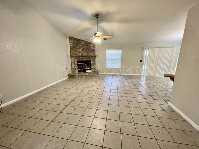 1239 El Portal Dr in Merced, CA - Building Photo - Building Photo