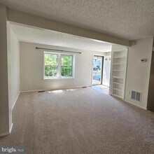 5302 Harbor Ct Dr in Alexandria, VA - Building Photo - Building Photo
