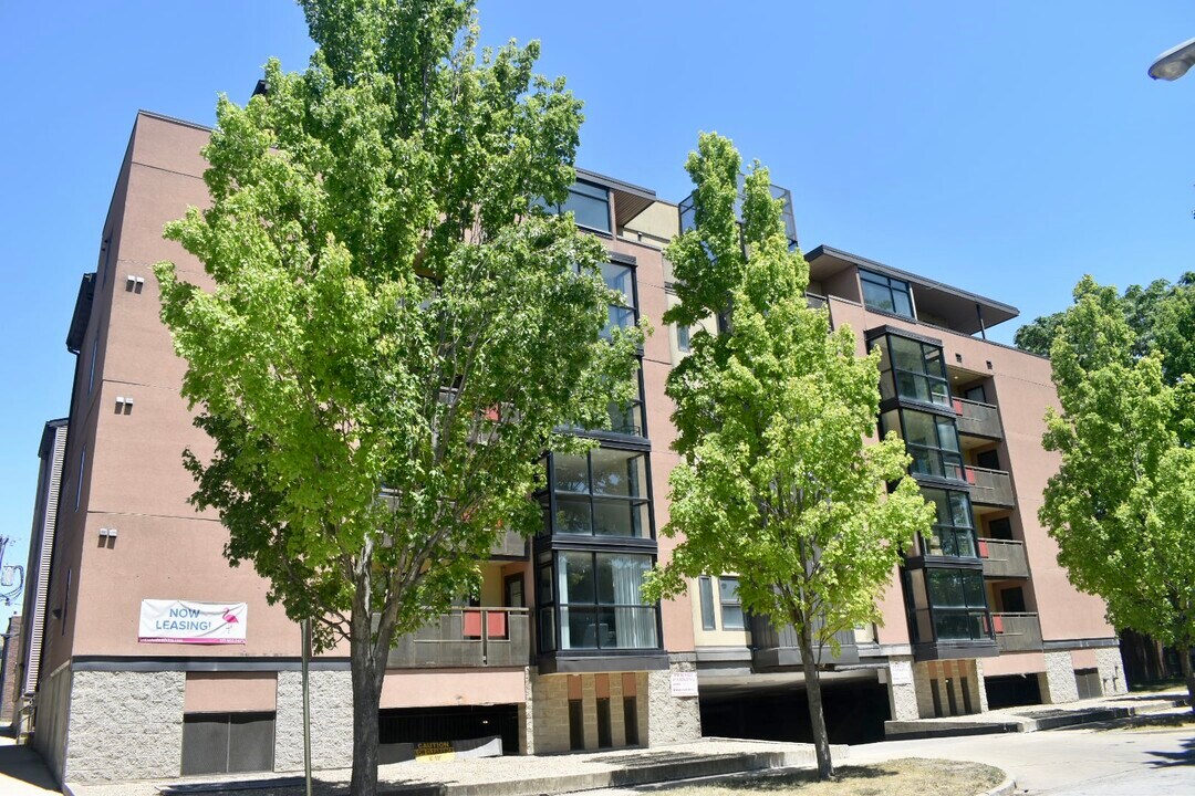 1010 W Stoughton in Urbana, IL - Building Photo
