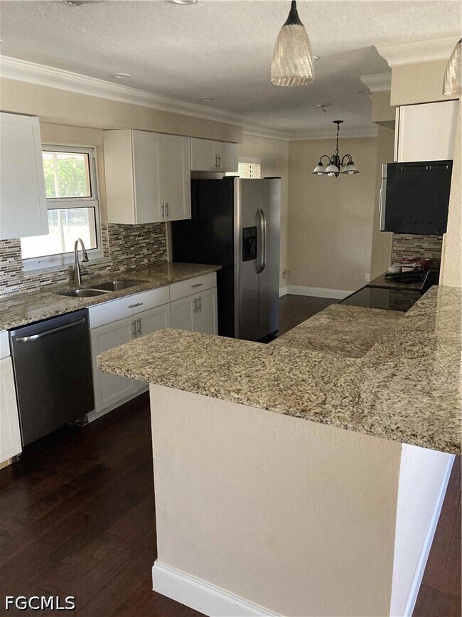 724 Sesame Ct in Cape Coral, FL - Building Photo - Building Photo