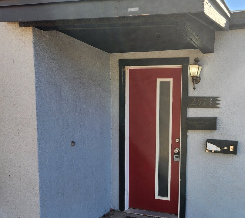 2513.5 E Willetta St in Phoenix, AZ - Building Photo