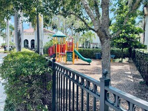 1527 NW 48th Ln in Boca Raton, FL - Foto de edificio - Building Photo