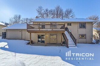 2004 E 123rd St in Burnsville, MN - Building Photo - Building Photo