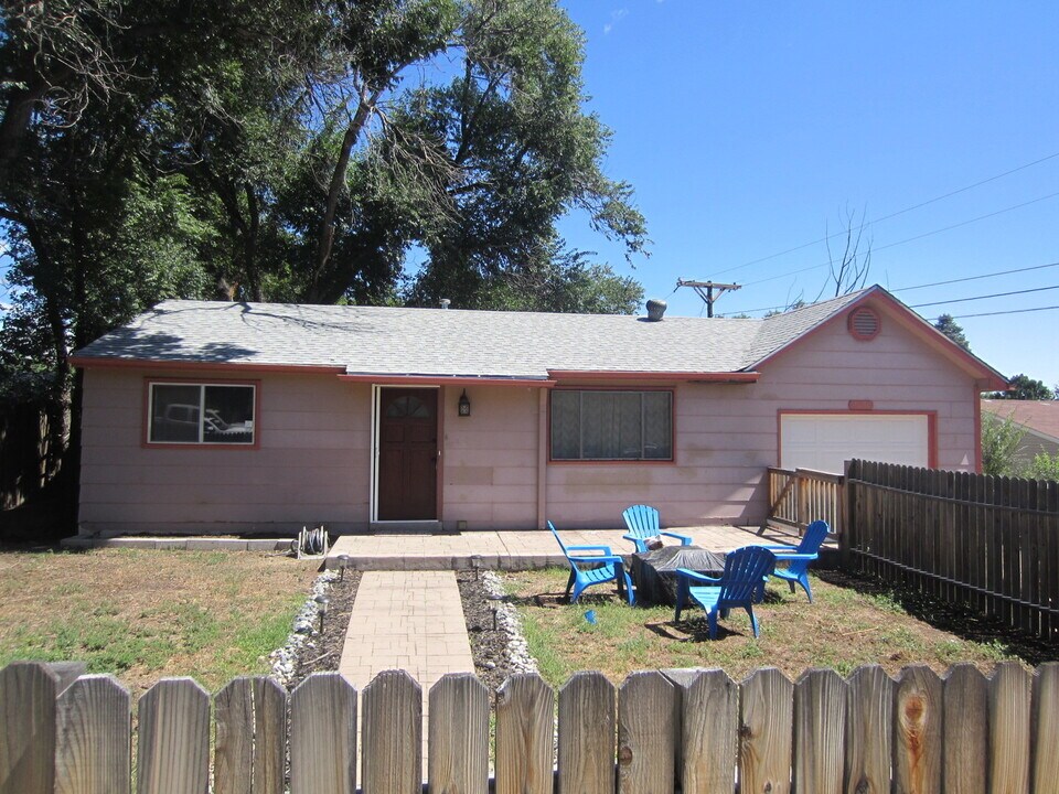 2020 Salt Dr in Colorado Springs, CO - Building Photo
